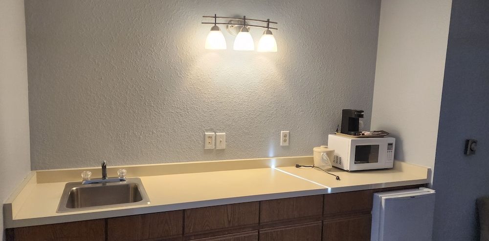 The Oasis Hotel & Bar Premium Suite, Multiple Beds 4