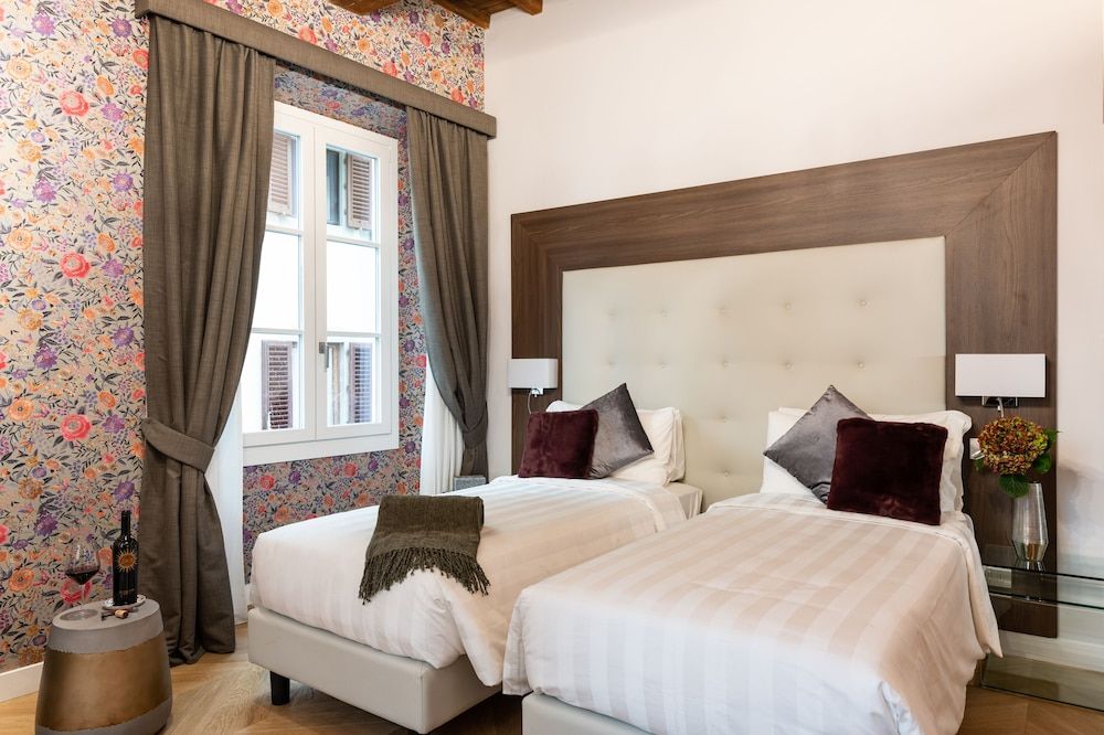 Kairos by Florence Art Apartments Deluxe Suite 2