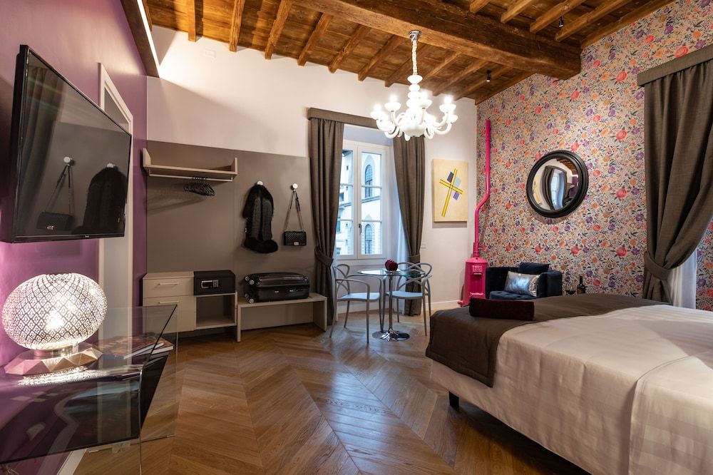 Kairos by Florence Art Apartments Deluxe Suite 8