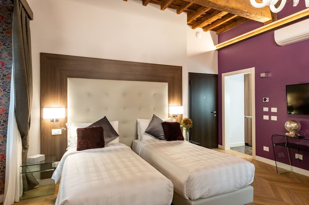 Kairos by Florence Art Apartments Deluxe Suite 3