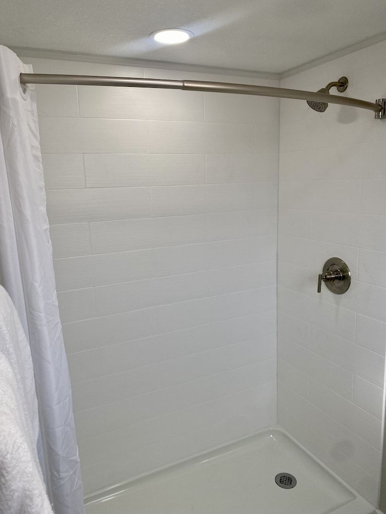 Welcome Inn Deluxe Room, 1 King Bed 3