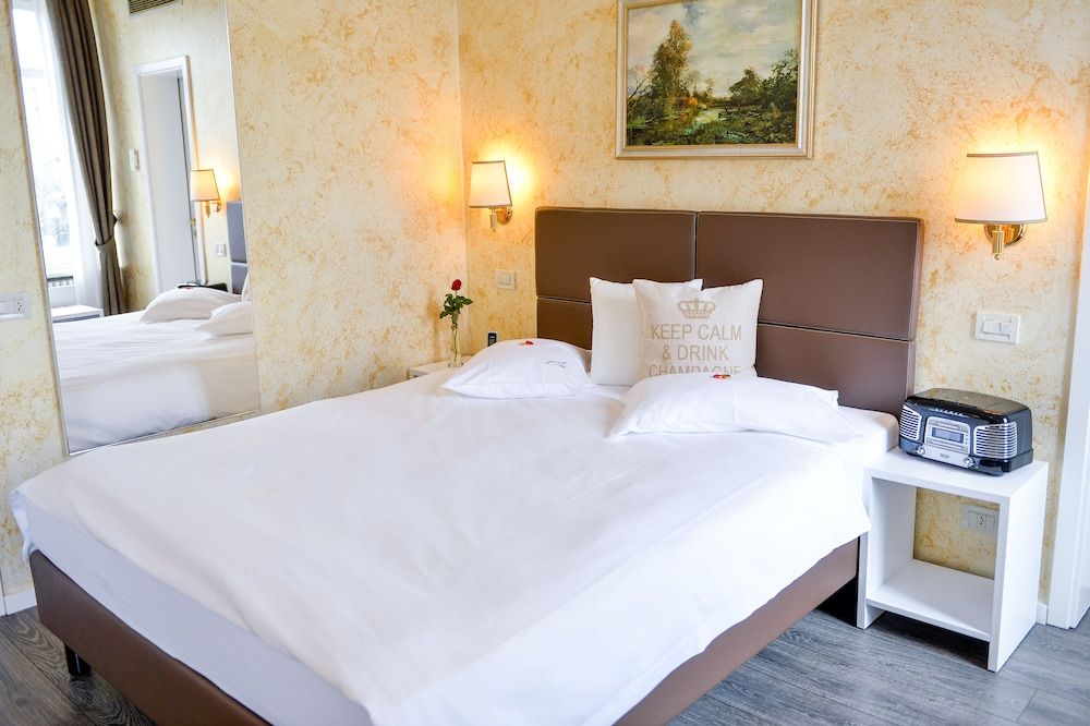 Superior Double Room, City View