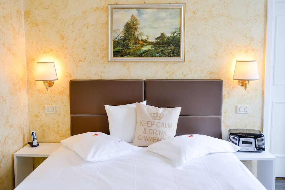 Superior Double Room, Terrace, Partial Lake View