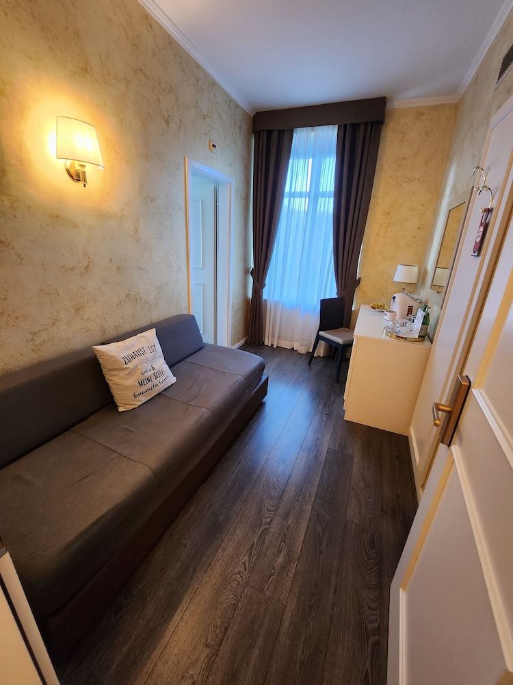 Hotel Millennium Superior Double Room, Balcony, Lake View 9