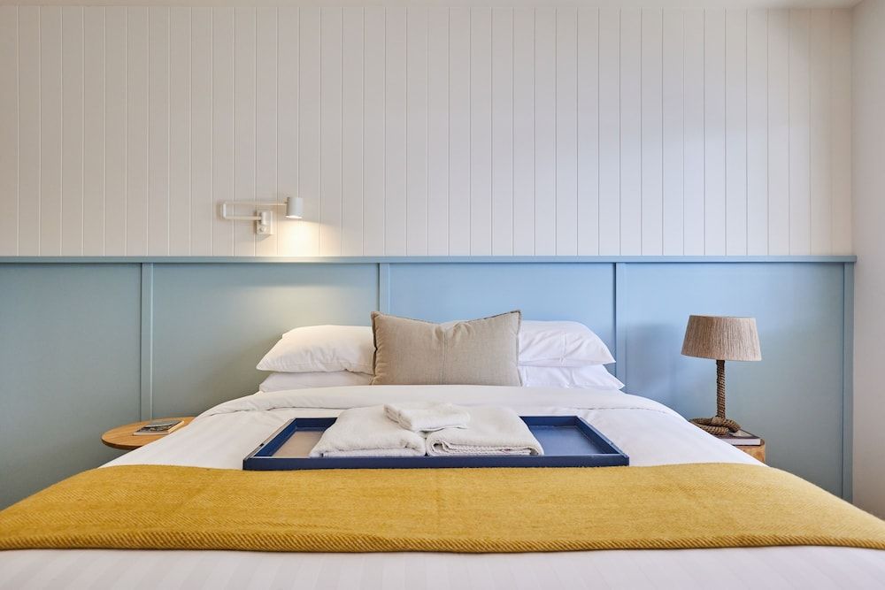 Blue Water Motel Deluxe Room 3