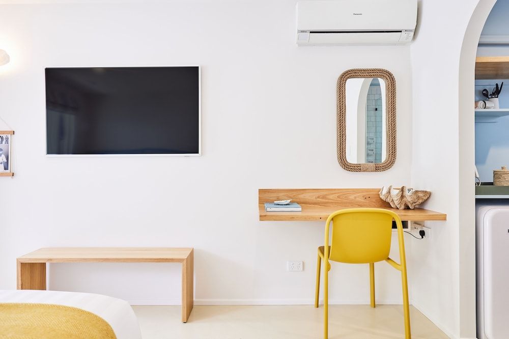 Blue Water Motel Deluxe Room 10