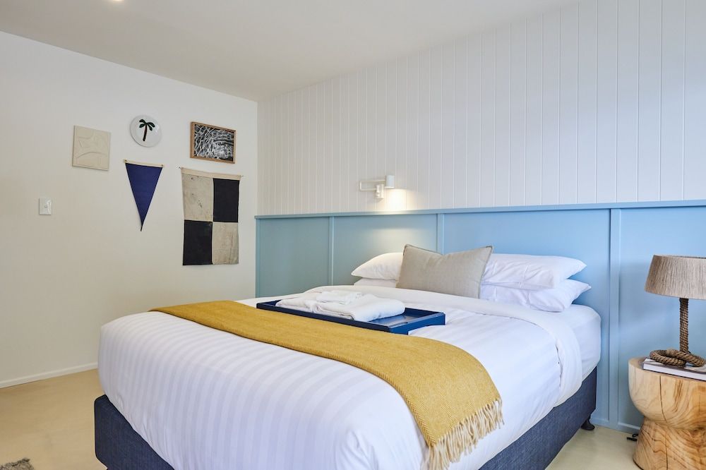 Blue Water Motel Deluxe Room 4