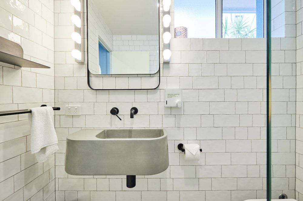 Blue Water Motel Deluxe Room 8