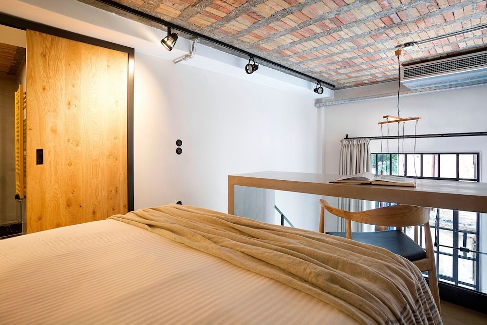 The Foundry Suites Design Loft (F1)