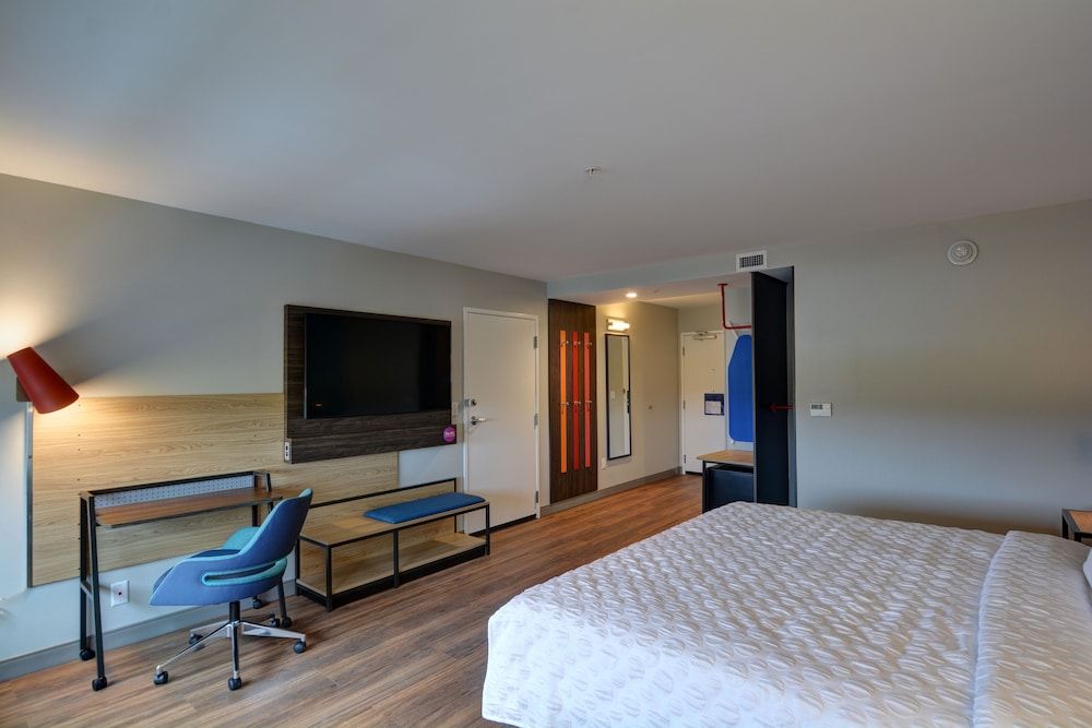 Room, 1 King Bed, Accessible (Hearing)