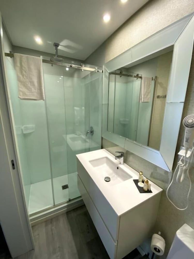 Golden Beach Guesthouse Standard Double or Twin Room, Partial Ocean View 7