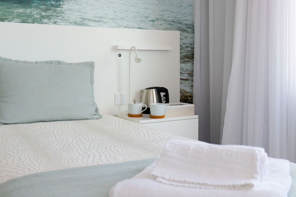 Golden Beach Guesthouse Standard Double or Twin Room, Partial Ocean View 2