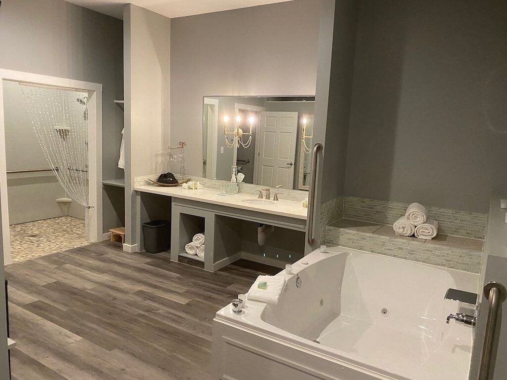 Belamere Suites Hotel Ultimate Whirlpool Suite 5