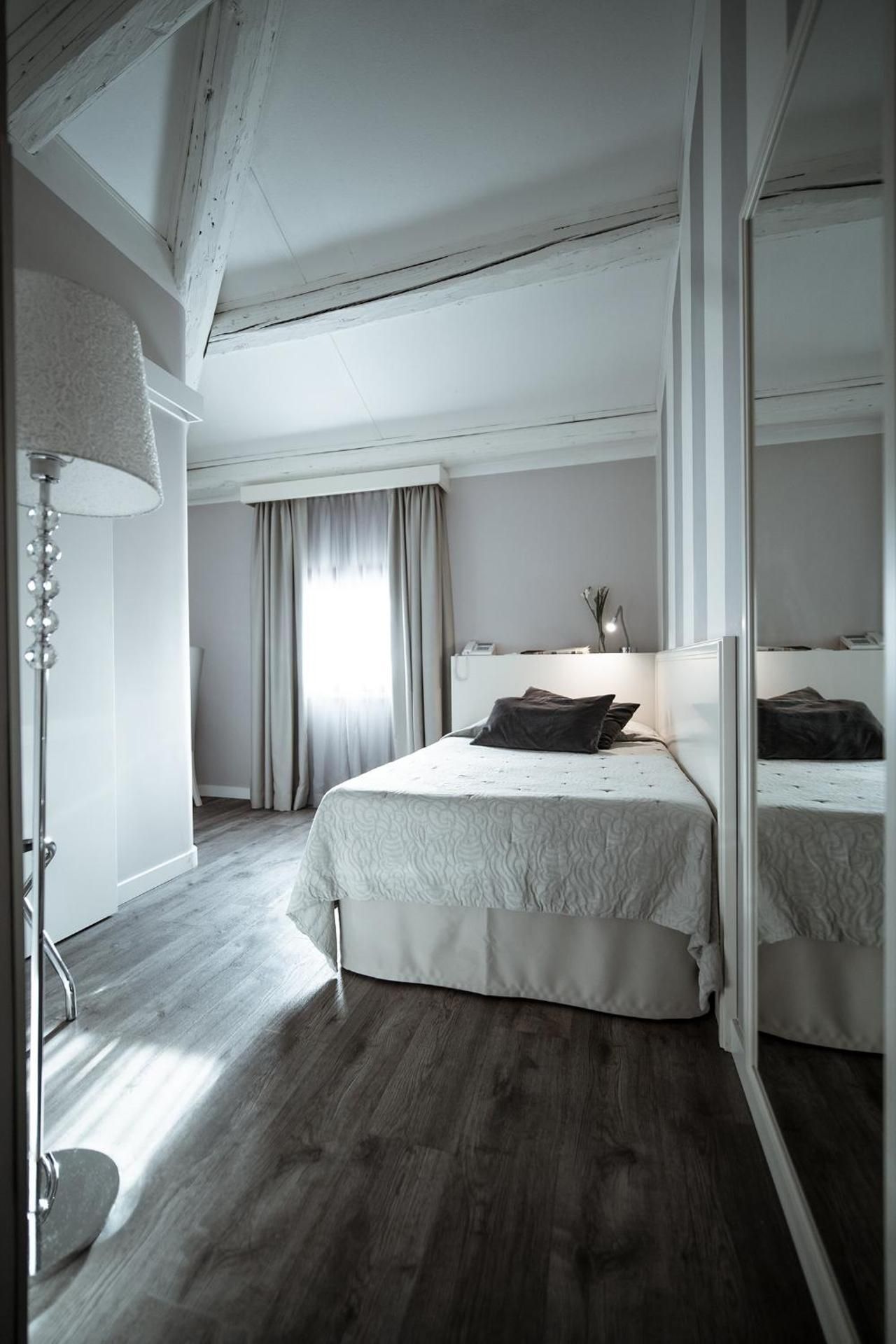 Classic Single Room