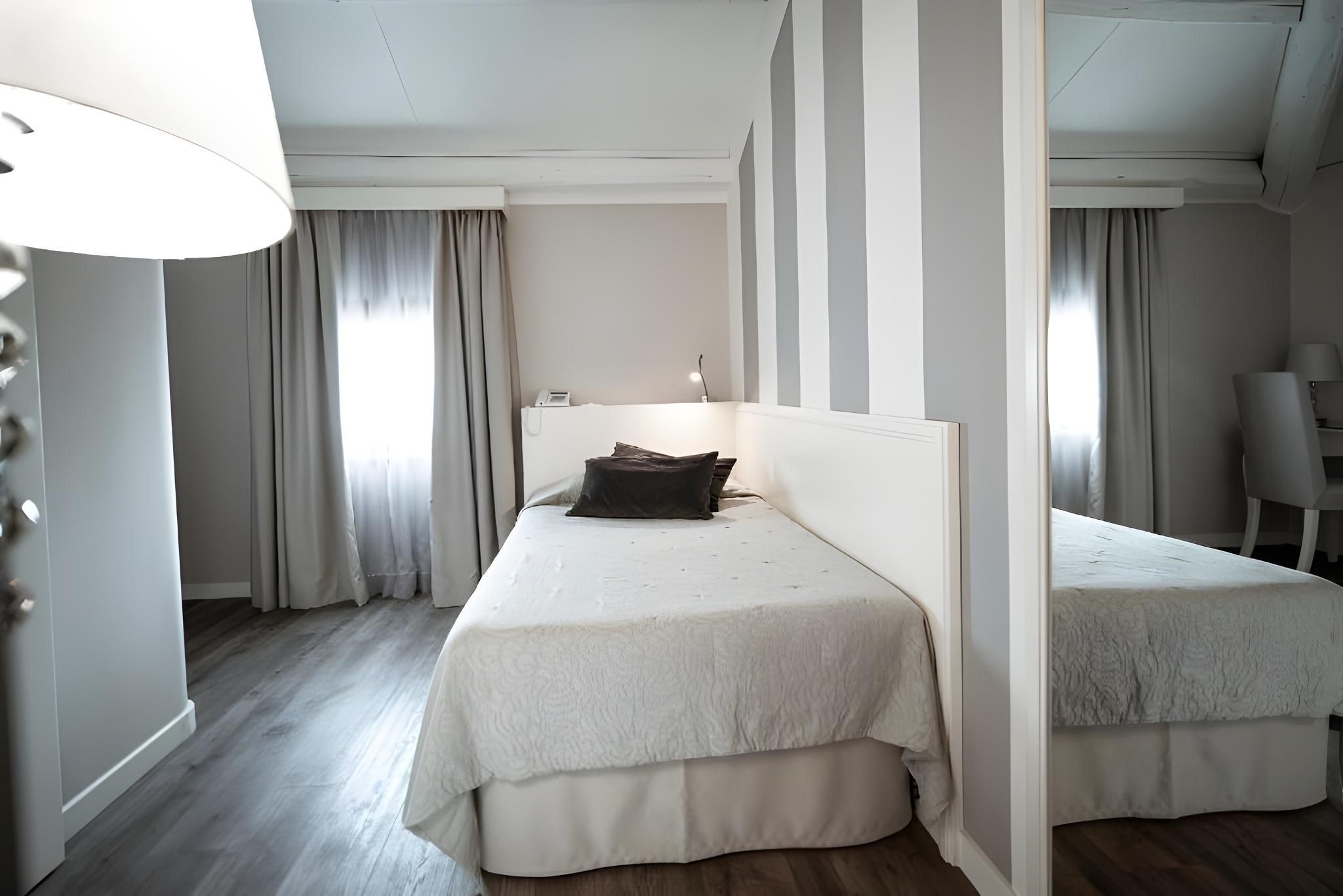 Classic Single Room