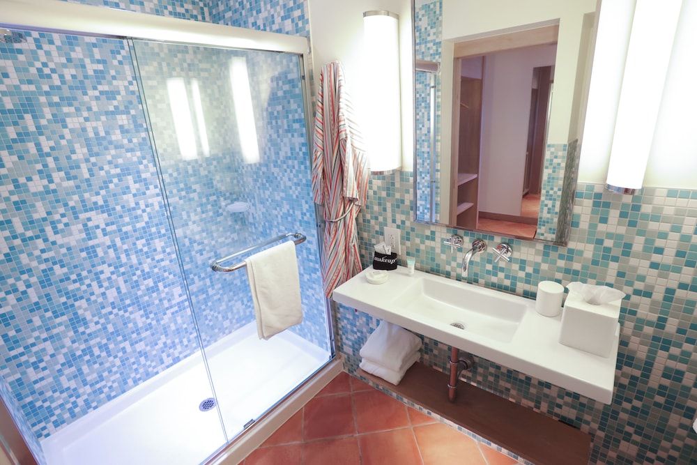 Stagecoach Inn Heritage Oak King 8