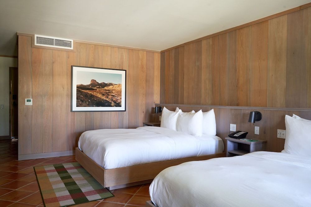 Stagecoach Inn Heritage Oak Queen ADA