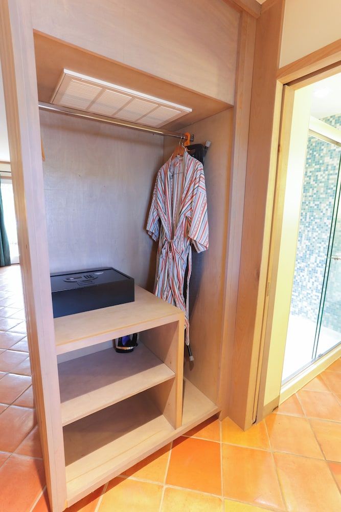 Stagecoach Inn Heritage Oak King 10