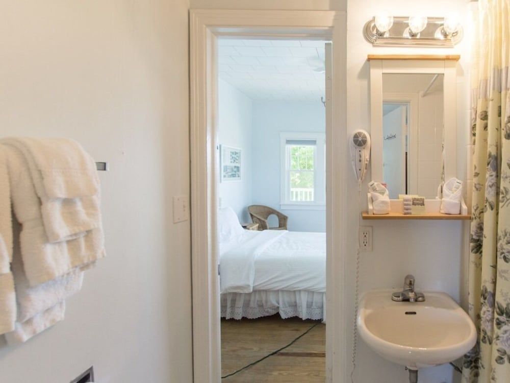 Suite, Private Bathroom, Pool View (Beach House 2nd Floor)