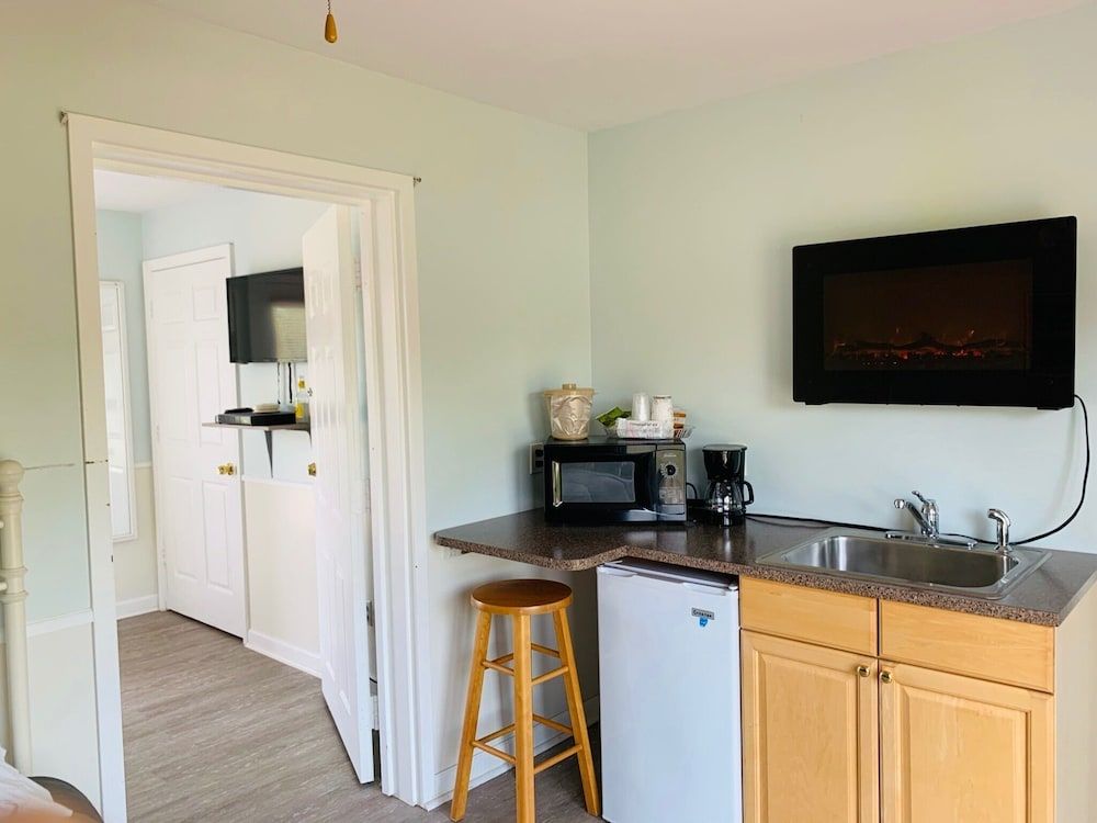 Family Suite, Private Bathroom (Lake House w/Bunk Bed)