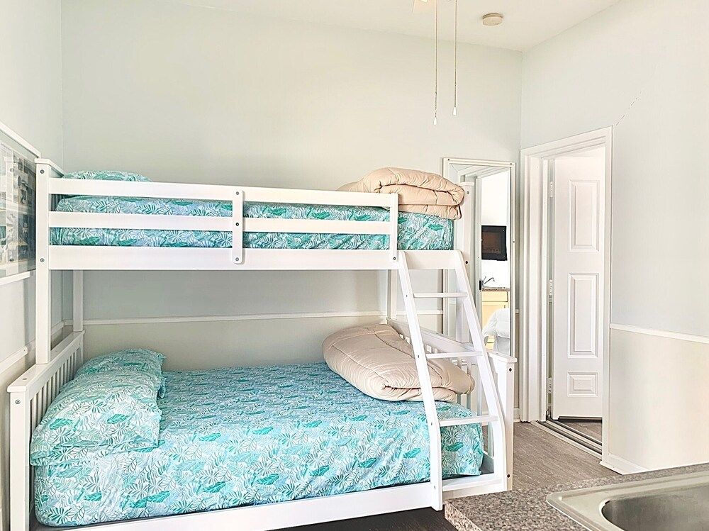 Family Suite, Private Bathroom (Lake House Twin/Full Bunk)