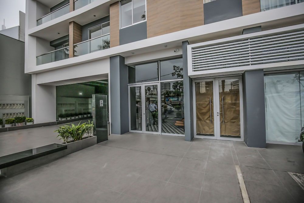 undefined Trendy Host Stelar Miraflores