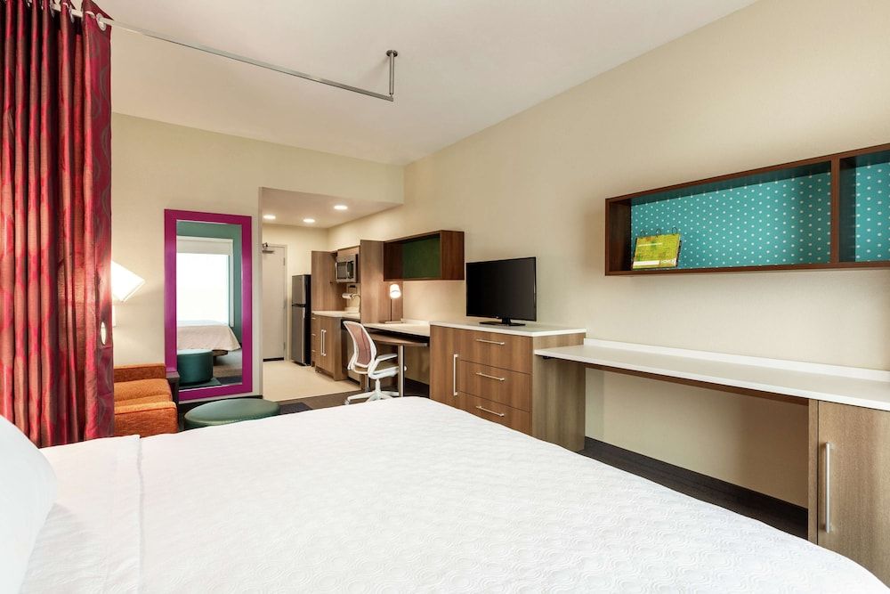 Studio, 1 King Bed, Accessible, Bathtub (Hearing)