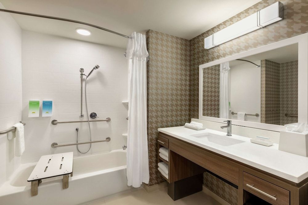 Suite, 1 King Bed, Accessible, Bathtub