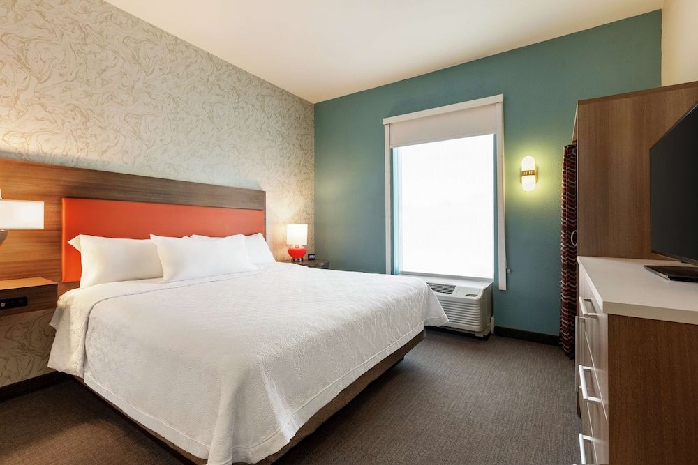 Suite, 1 King Bed, Accessible (Mobility & Hearing, Roll-In Shower)