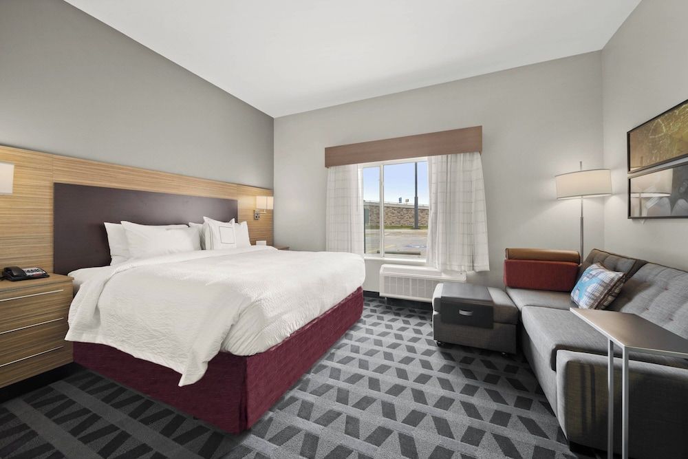 Studio, 1 King Bed with Sofa bed (Mobility Accessible, Tub)
