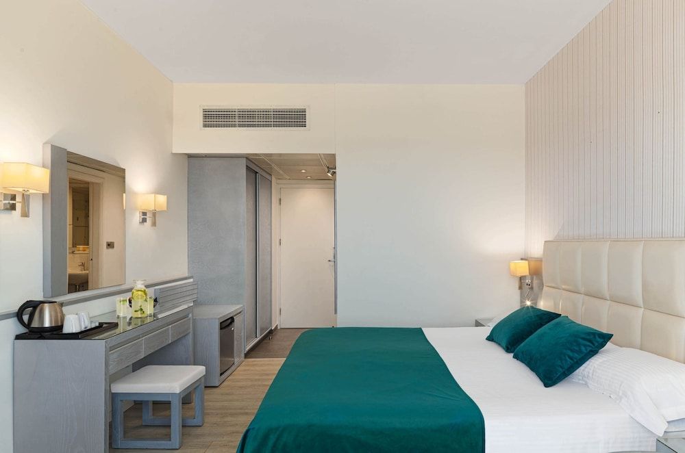 St. George Beach Hotel & Spa Resort Double or Twin Room 3