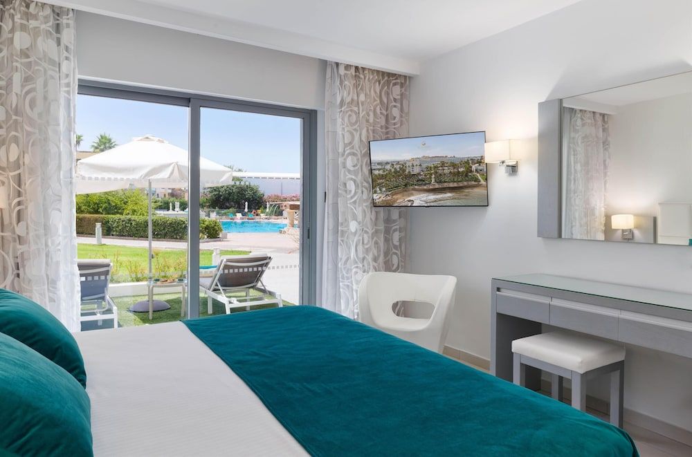 St. George Beach Hotel & Spa Resort