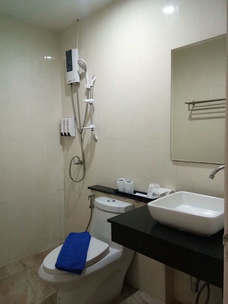 Island Patong Beachfront Apartments Superior Double Room 4