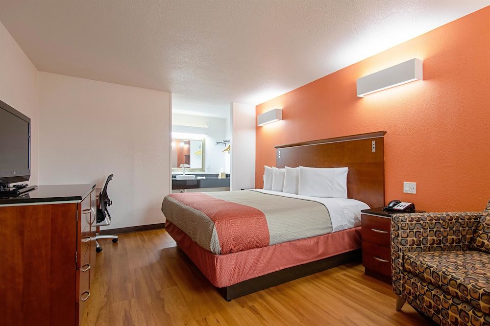 Standard Room, 1 King Bed, Non Smoking, Refrigerator & Microwave