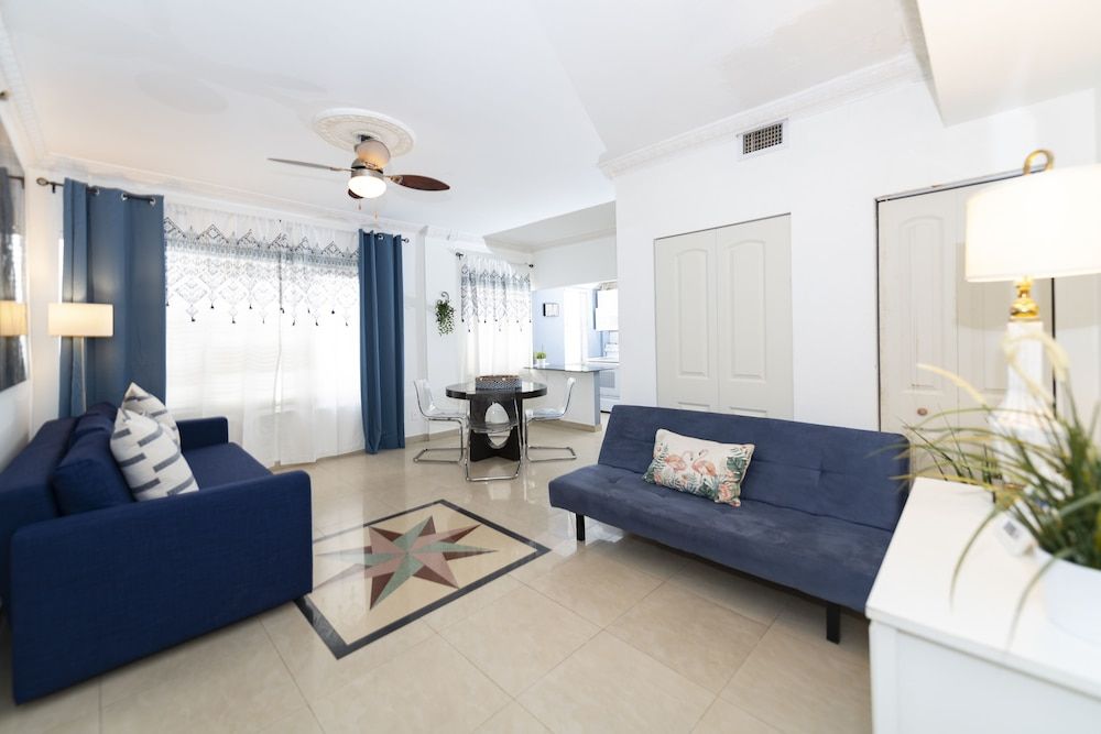 undefined OCEAN DRIVE APARTMENTS 4