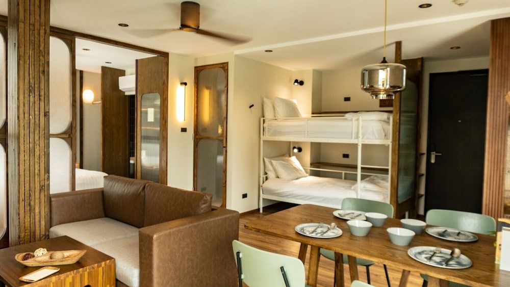 undefined Karaarom Hotel 5