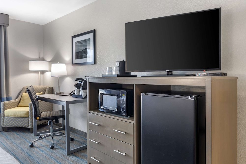 Best Western Plus Stephenville Inn Standard Room, 2 Queen Beds, Non Smoking, Refrigerator & Microwave 4