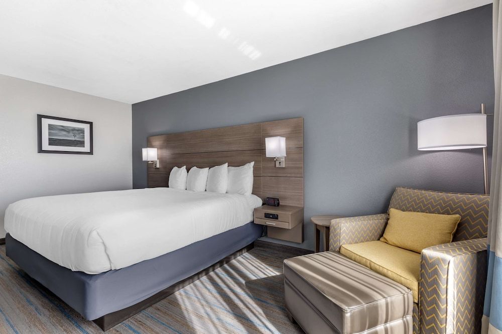 Best Western Plus Stephenville Inn Standard Room, 1 King Bed, Non Smoking, Refrigerator & Microwave