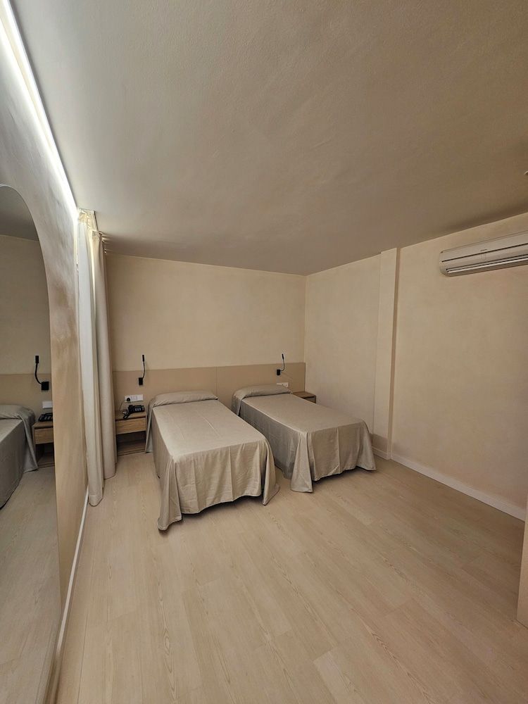 undefined Hotel El Globo 2