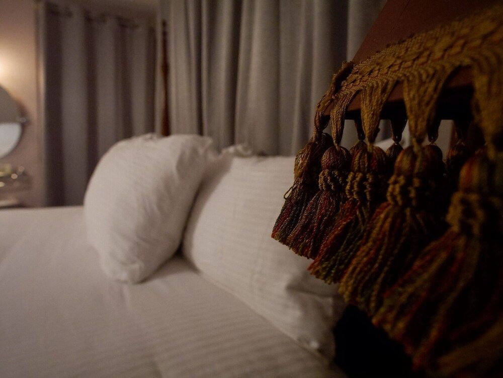 Suite 204, 1 King Bed, Non Smoking