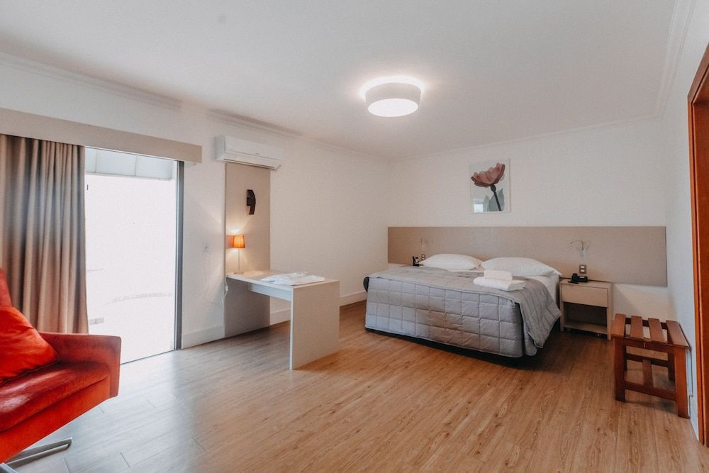 Superior Studio Suite, 1 King Bed, Balcony, City View