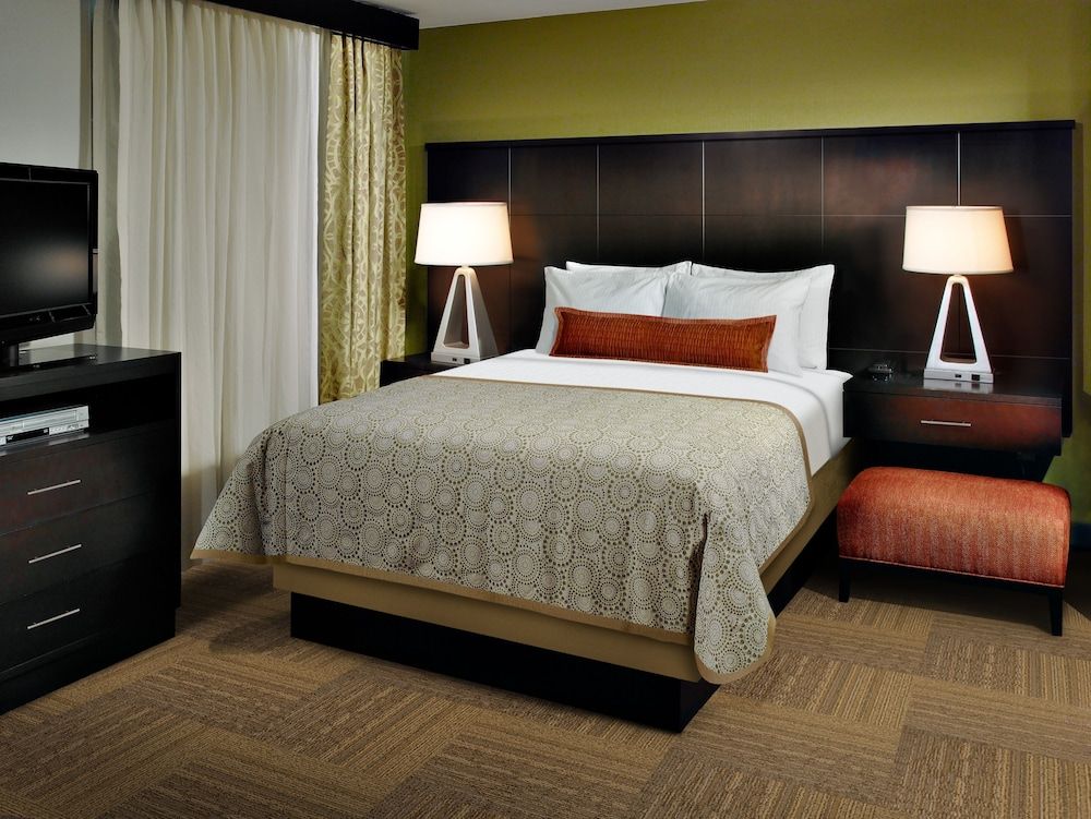 Studio Suite, 1 King Bed, Accessible, Kitchen (Roll-In Shower)