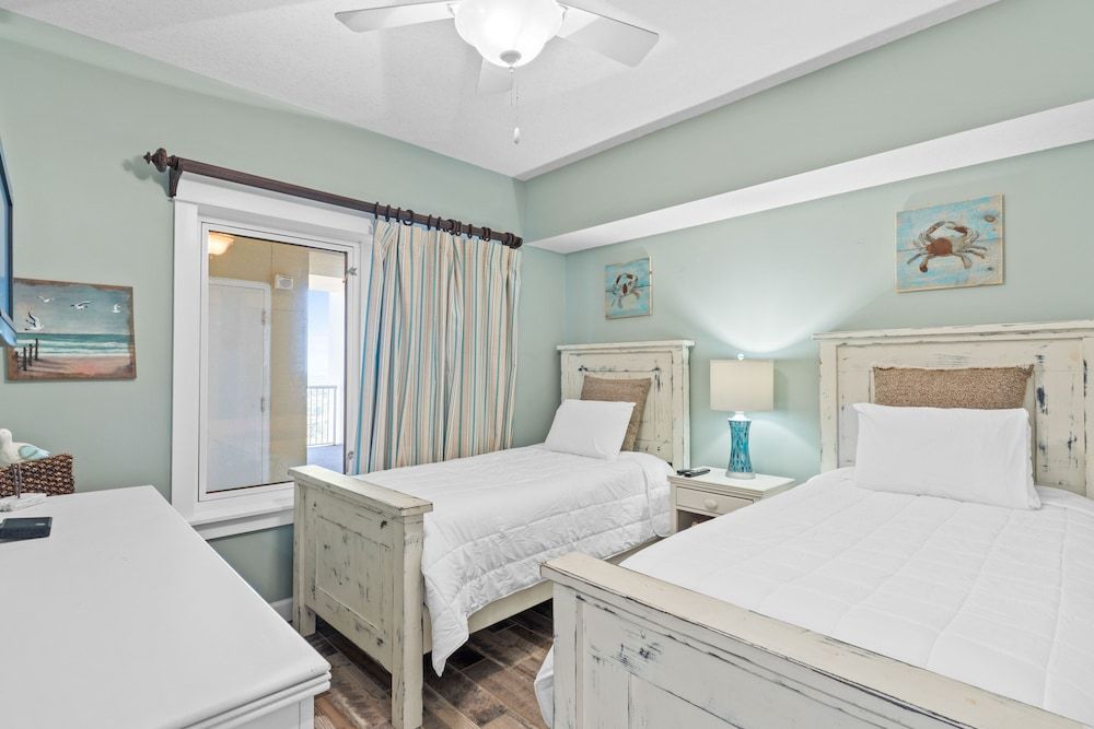 Condo, 2 Bedrooms (1808)
