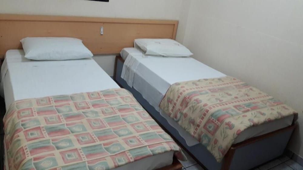 Hotel Colonial Standard Twin Room 8