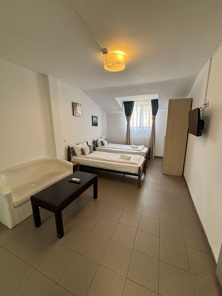 Piata Uniri Cozy Inn Twin Room 5