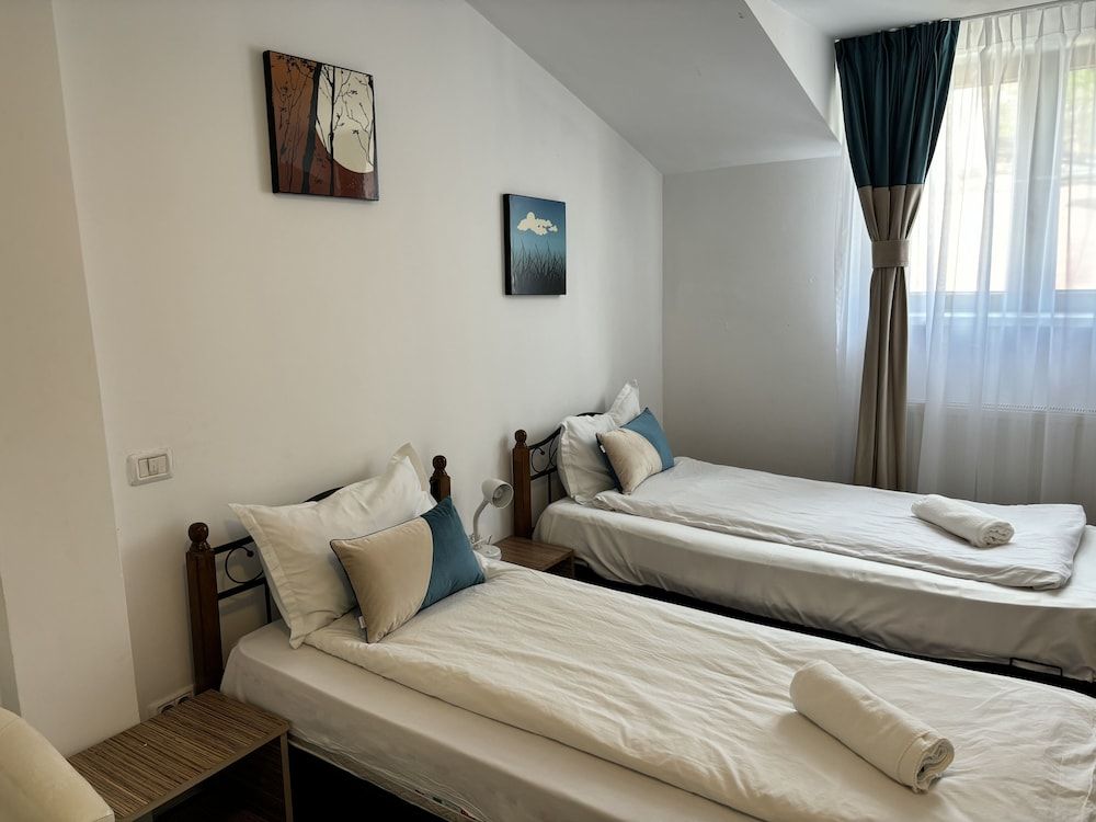 Piata Uniri Cozy Inn Twin Room 6