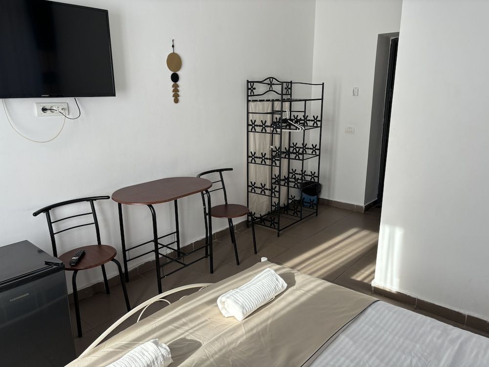 Piata Uniri Cozy Inn Standard Double Room 7