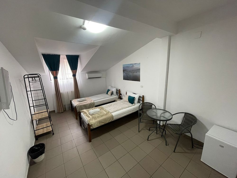 Piata Uniri Cozy Inn Twin Room 7