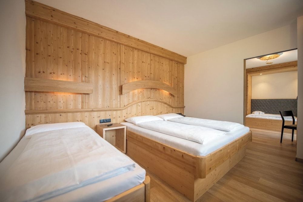 Classic Quadruple Room, Multiple Beds, Mountain View