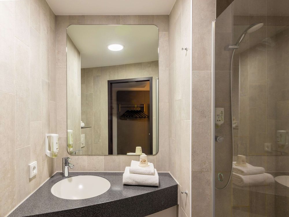 B&B Hotel Mönchengladbach Triple Room 4